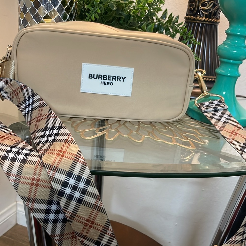 Burberry - Picture 6 of 16